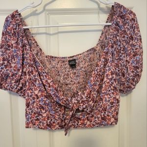 Women's cropped floral shirt, size M